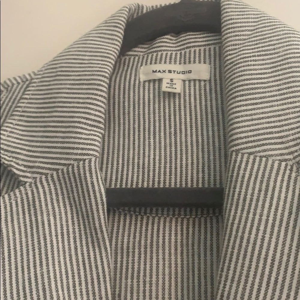 Blazer - Picture 3 of 3